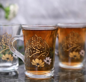 صورة أكواب شاي زجاجية كبيرة بمقبض بتصميم يا فاطمة الزهراء | عبوة من 6 قطع